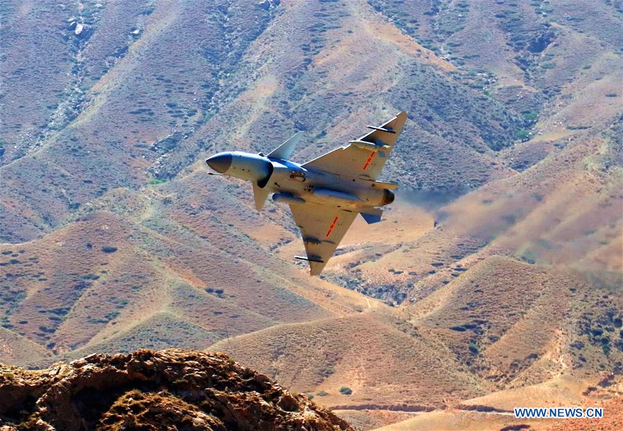 Ca?a chinês J-10C entra em servi?o