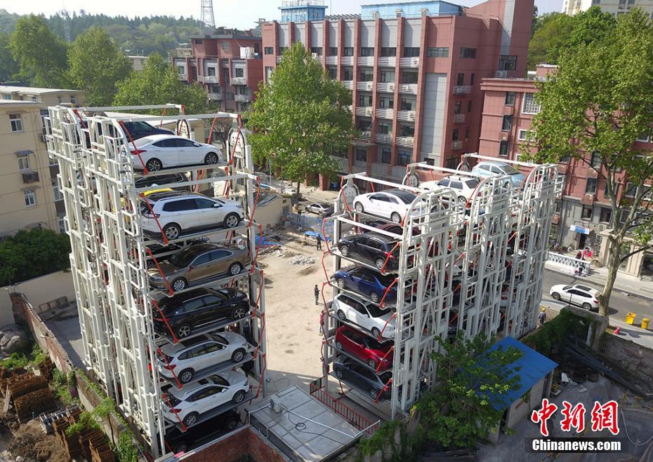 Galeria: Parque de estacionamento vertical resolve problema de falta de espa?o em Nanjing