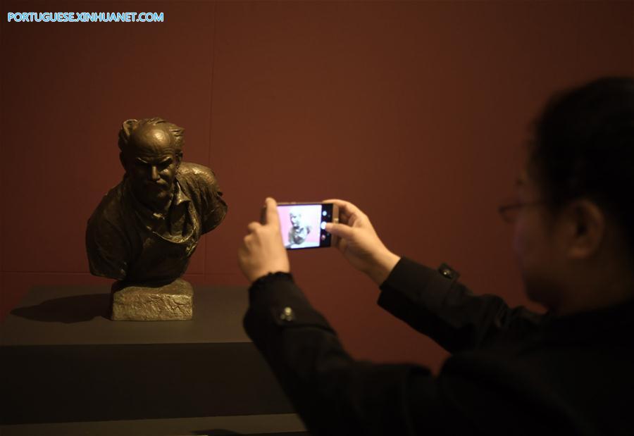 Exposi??o de Artes por Situ Qiao e Situ Jie realizada em Beijing
