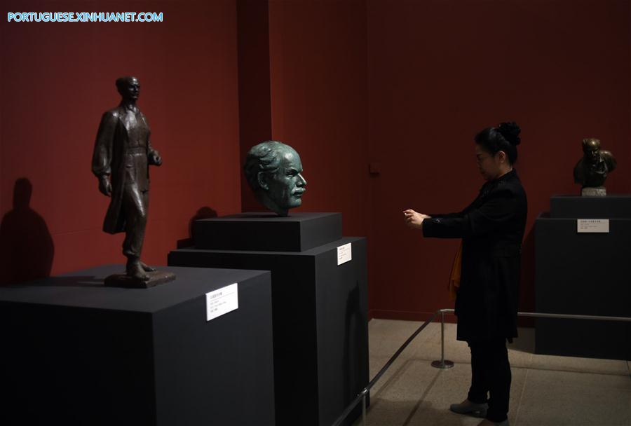 Exposi??o de Artes por Situ Qiao e Situ Jie realizada em Beijing
