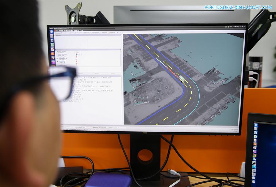 Veículos-vassoura aut?nomos passam por teste de funcionamento em Shanghai