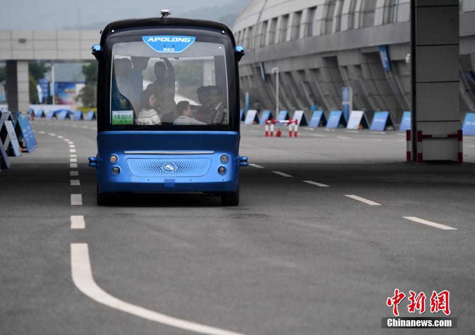 Primeiro ?nibus n?o tripulado chinês estréia na Cúpula da China Digital