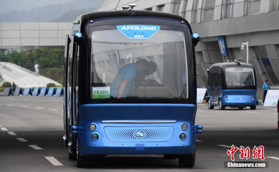 Primeiro ?nibus n?o tripulado chinês estréia na Cúpula da China Digital