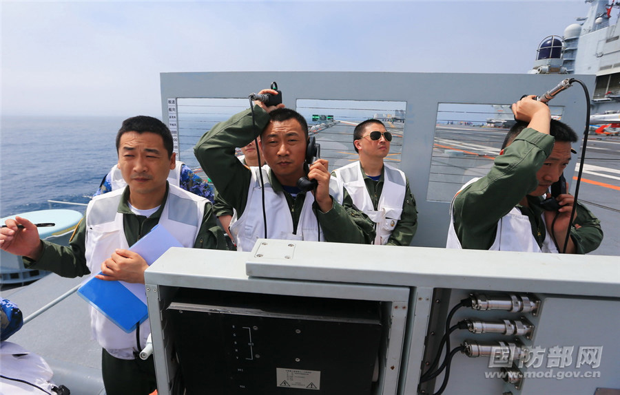 Forma??o chinesa de porta-avi?es realiza exercícios no Mar do Leste da China