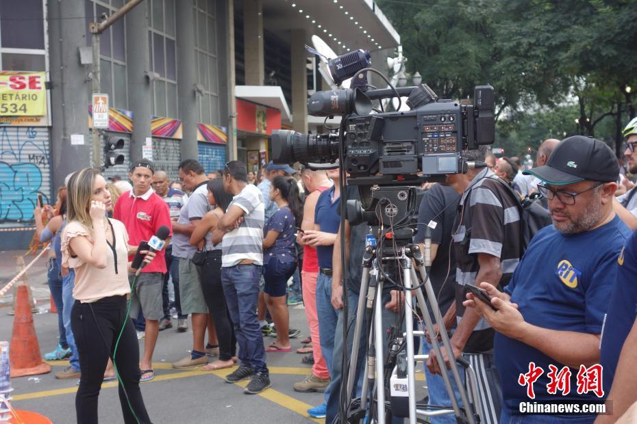 Colapso de edifício após incêndio deixa 1 morto e 3 desaparecidos em S?o Paulo