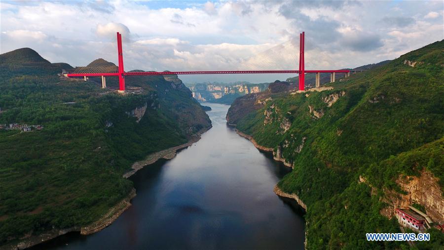 Panorama aéreo: Ponte de Yachihe na autoestrada Guiyang-Qianxi