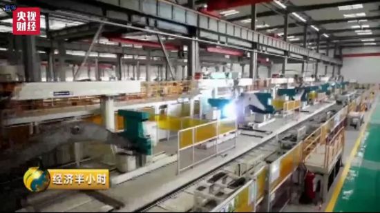 Escavadora chinesa de grandes dimens?es mais “poderosa” que dois tanques