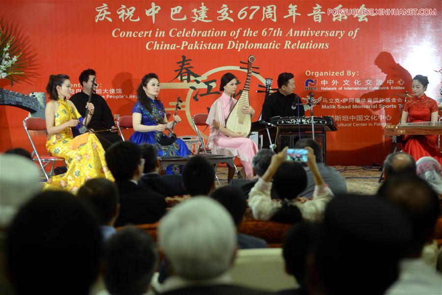 Concerto realizado em comemora??o a 67o aniversário do estabelecimento das rela??es diplomáticas entre China e Paquist?o