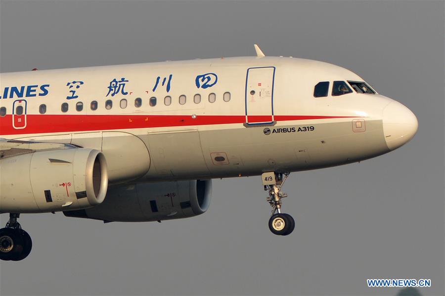 Avi?o faz pouso for?ado após falha mecanica em Chengdu