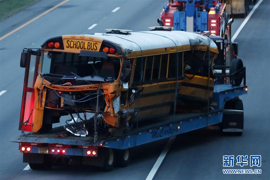 Acidente com ?nibus escolar deixa 2 mortos nos EUA