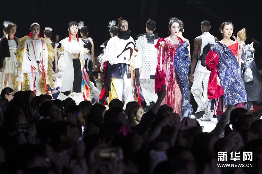 Cerim?nia de gradua??o realizada na Universidade de Artes de Nanjing