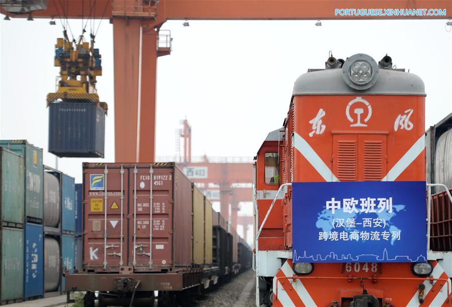 Primeiro trem de carga transfronteiri?o de comércio eletr?nico liga Hamburgo e Xi'an