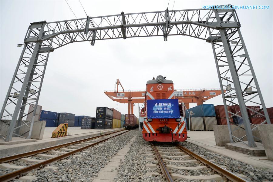 Primeiro trem de carga transfronteiri?o de comércio eletr?nico liga Hamburgo e Xi'an