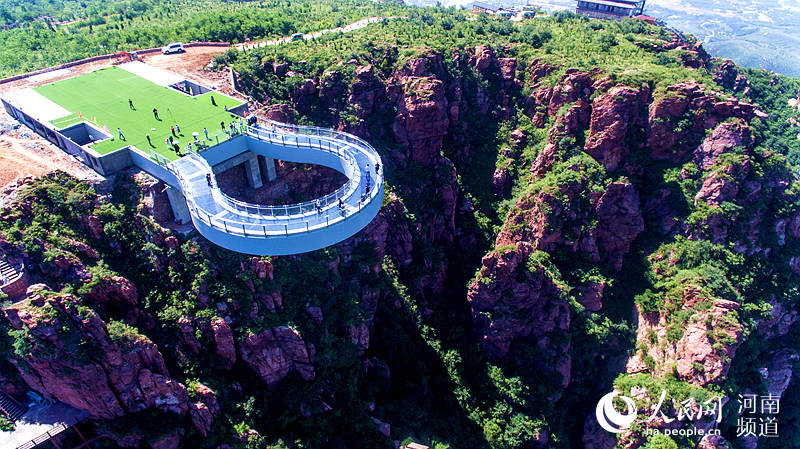 Corredor circular de vidro mais longo do mundo concluído em Zhengzhou