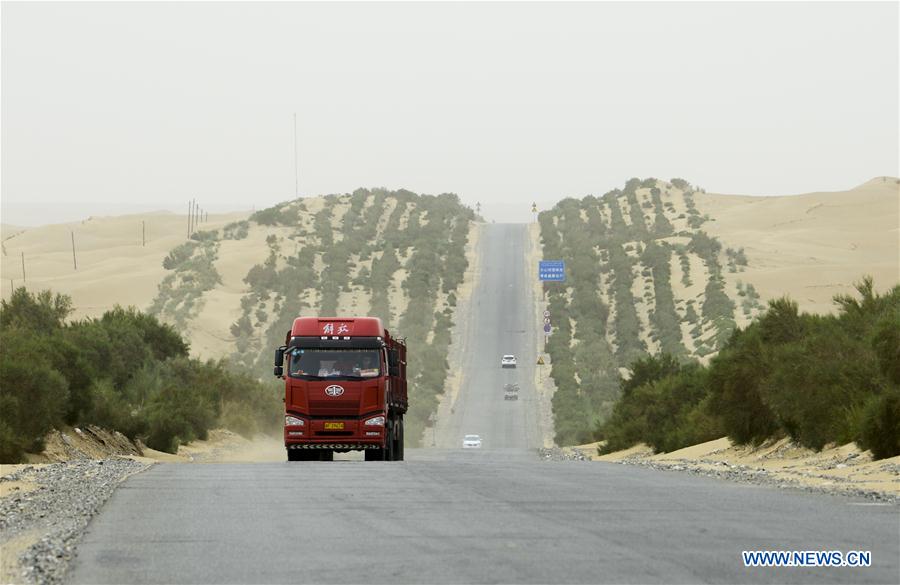 Galeria: Rodovias no Deserto Taklimakan em Xinjiang