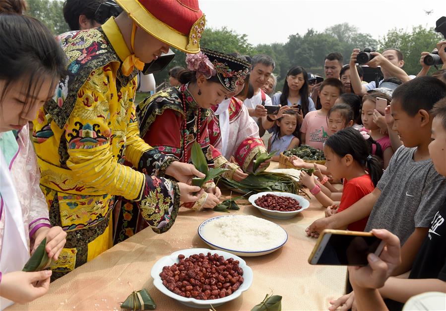 China celebra Festival do Barco de Drag?o