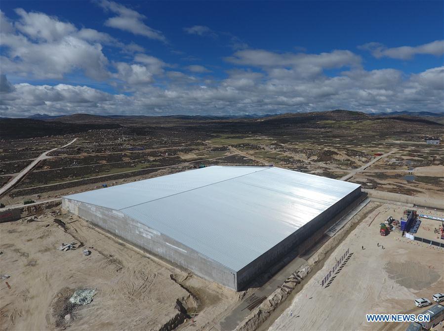 Observatório de dete??o de raios cósmicos em constru??o no sudeste da China