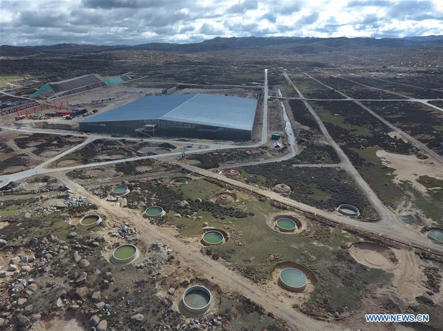 Observatório de dete??o de raios cósmicos em constru??o no sudeste da China