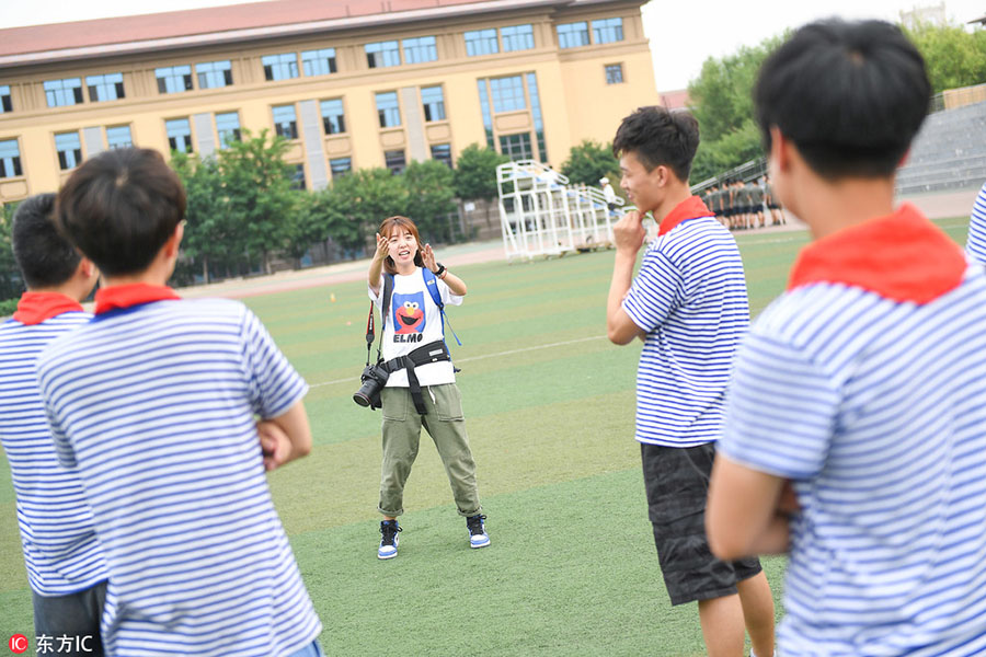 Aspirante a fotógrafo encontra oportunidade de negócio com memórias de estudantes finalistas