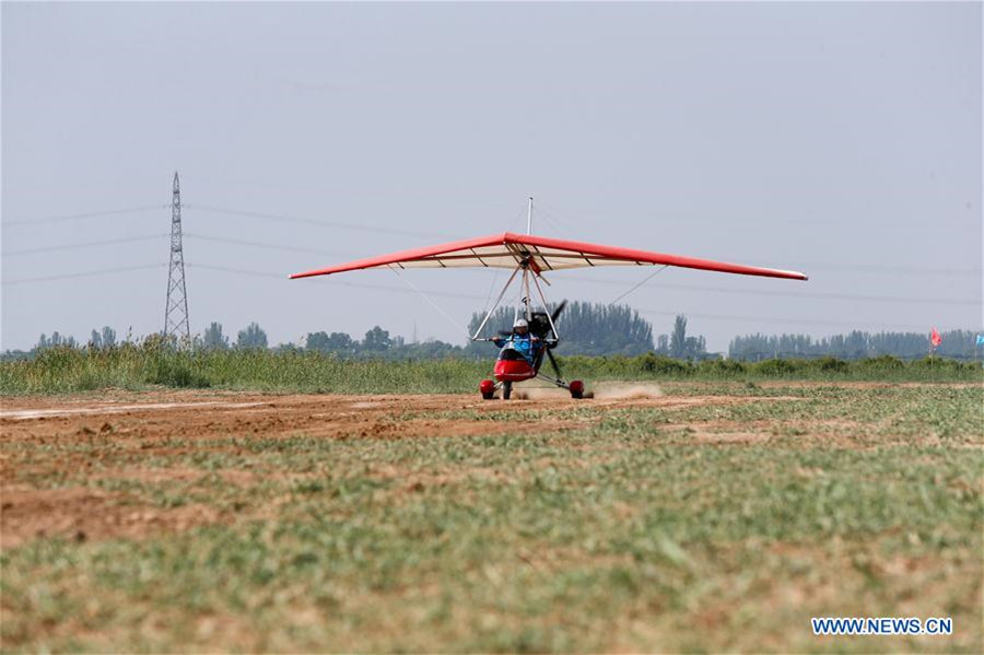 Agricultor chinês compartilha sua paix?o por esportes aéreos