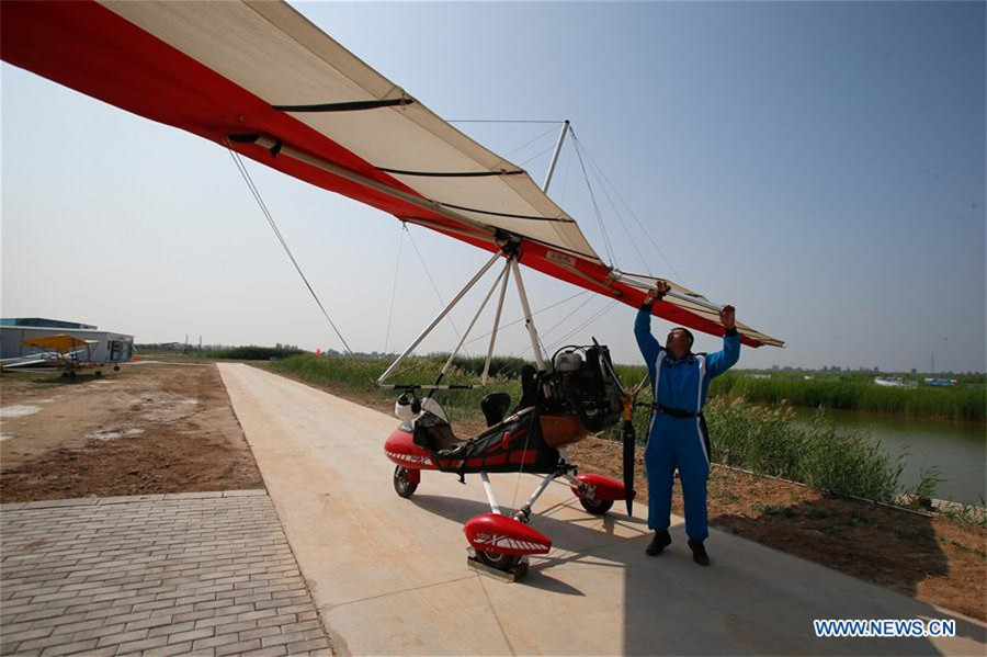 Agricultor chinês compartilha sua paix?o por esportes aéreos