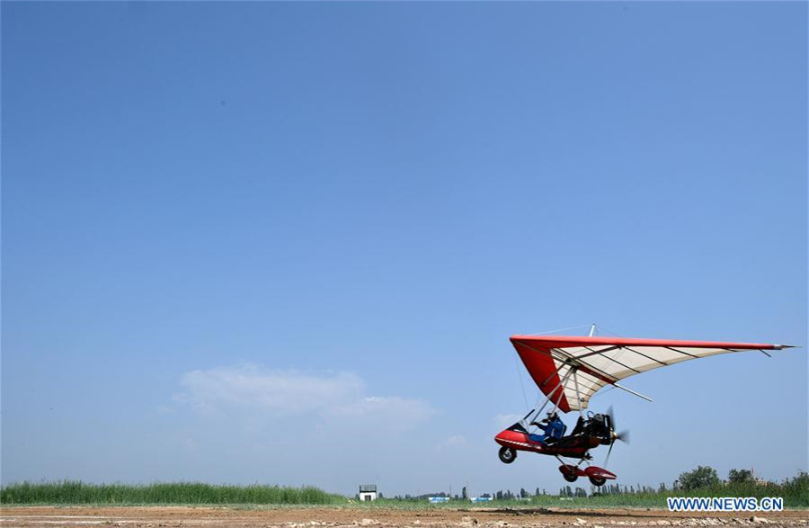 Agricultor chinês compartilha sua paix?o por esportes aéreos