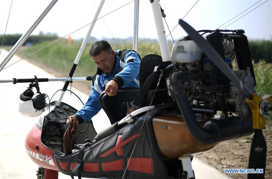 Agricultor chinês compartilha sua paix?o por esportes aéreos
