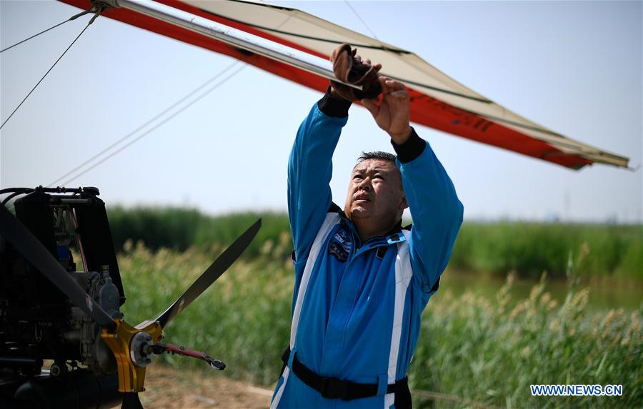 Agricultor chinês compartilha sua paix?o por esportes aéreos