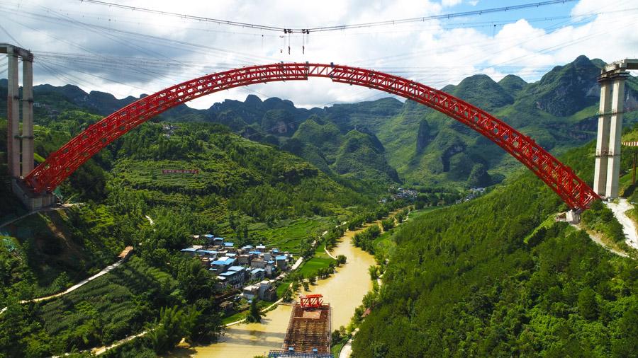 Guizhou: Constru??o da ponte de arco mais extensa do mundo concluída