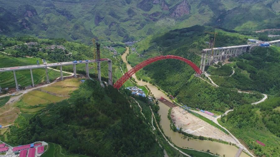 Guizhou: Constru??o da ponte de arco mais extensa do mundo concluída