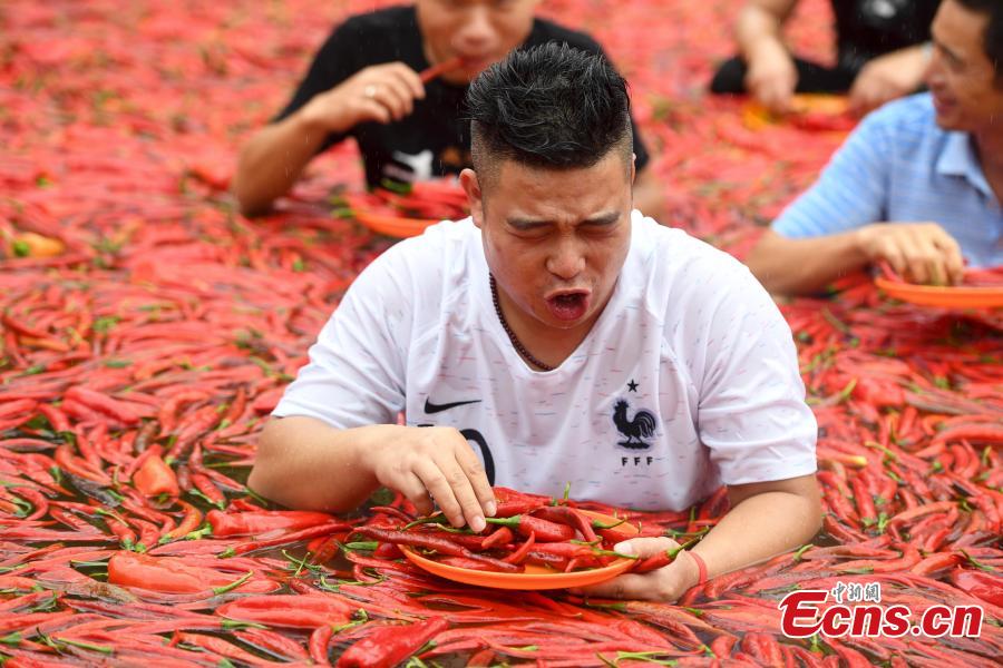 Chinês come 50 malaguetas em apenas um minuto
