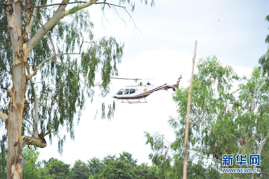 Equipa de futebol e treinador resgatados com sucesso de caverna na Tailandia