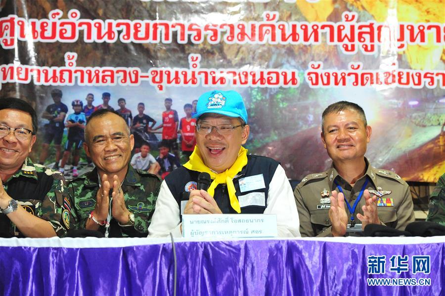 Equipa de futebol e treinador resgatados com sucesso de caverna na Tailandia