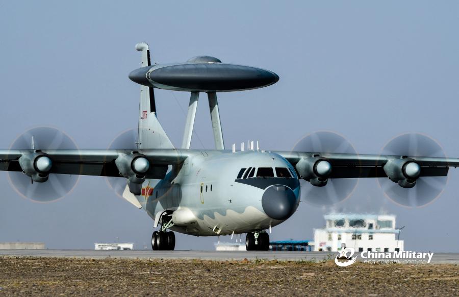For?a Aérea realiza exercício de treinamento 
