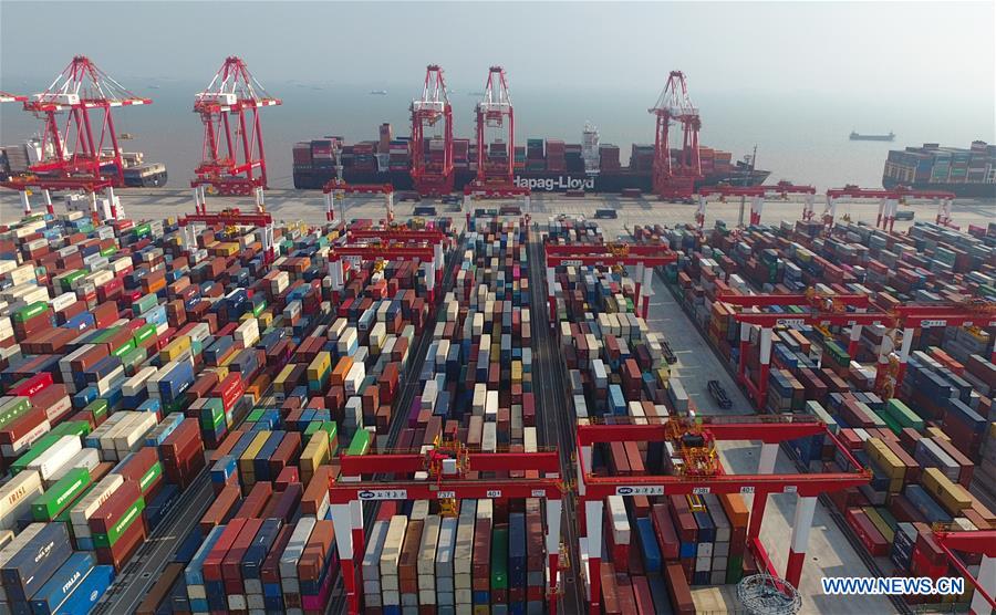 Porto de Shanghai bate recorde de movimenta??o de contêineres em 2017