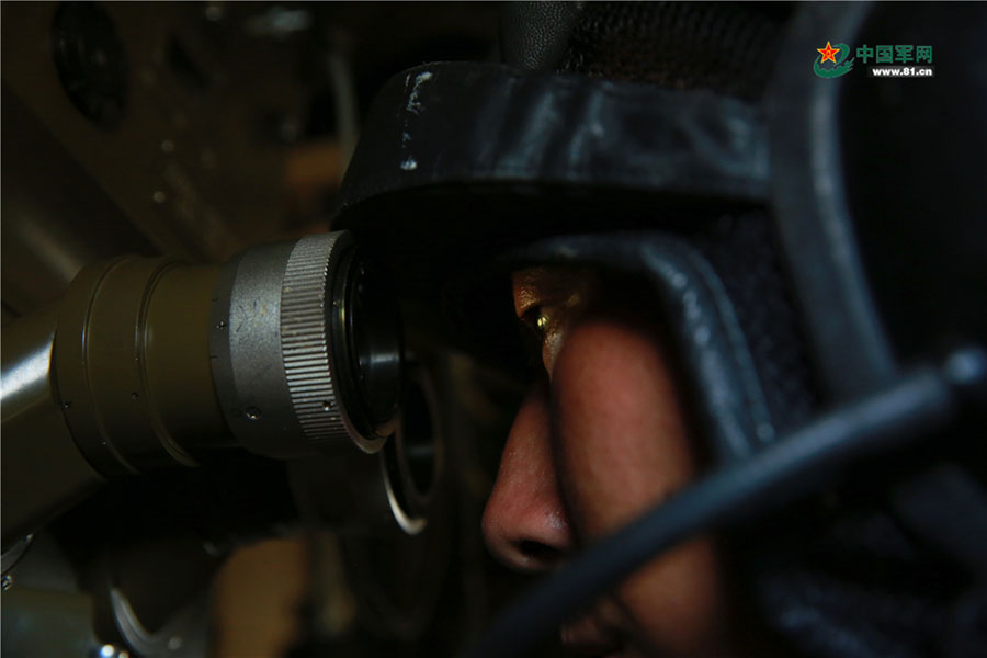 Exército chinês realiza exercício de simula??o de batalha