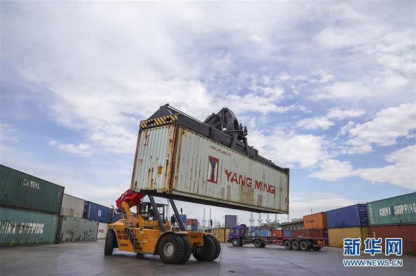 Trem de carga China-Europa celebra dois anos de funcionamento do centro logístico de Urumqi
