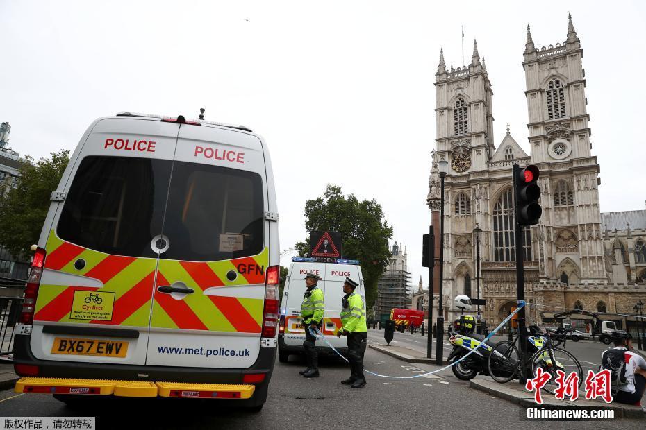 Atropelamento em frente ao Parlamento britanico deixa vários feridos