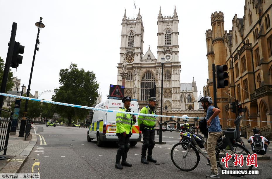 Atropelamento em frente ao Parlamento britanico deixa vários feridos
