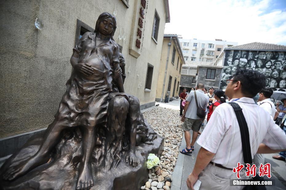 Galeria: Cidad?os visitam museu em memória das “mulheres de conforto” em Nanjing