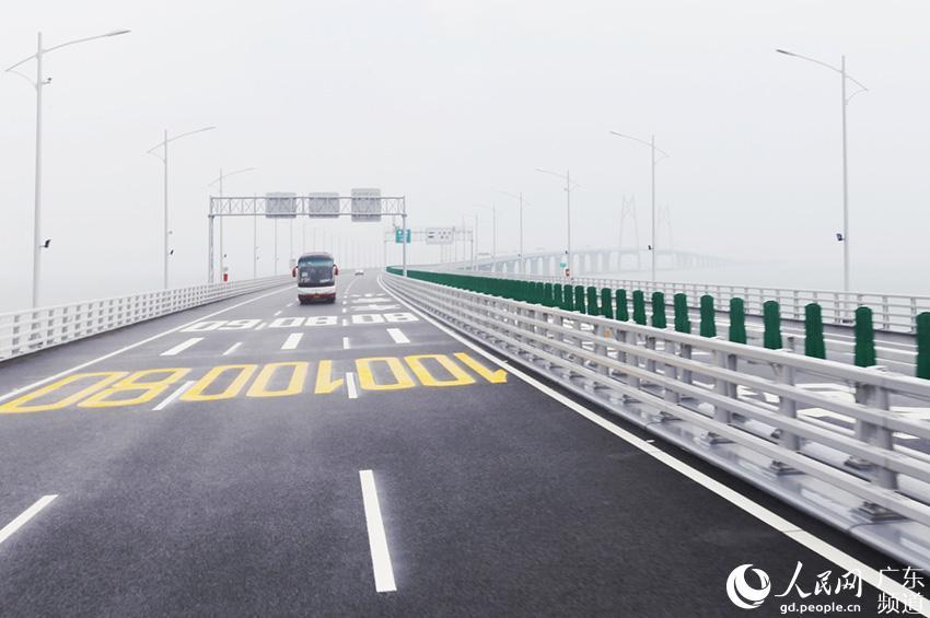 Ponte Hong Kong-Zhuhai-Macau será aberta à circula??o no final do ano