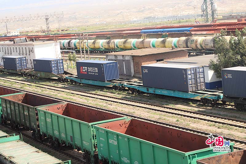 Cintur?o e Rota: Esta??o ferroviária de Alashankou, a porta de entrada na China