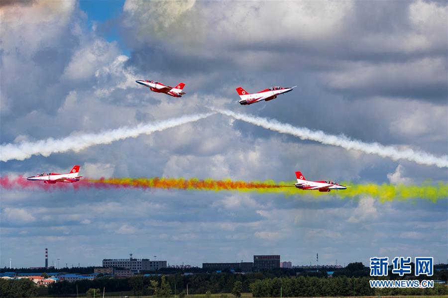 For?a Aérea da China realiza atividades temáticas abertas ao público