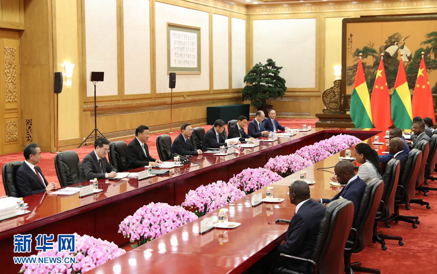 Xi reúne-se com presidente da Guiné-Bissau