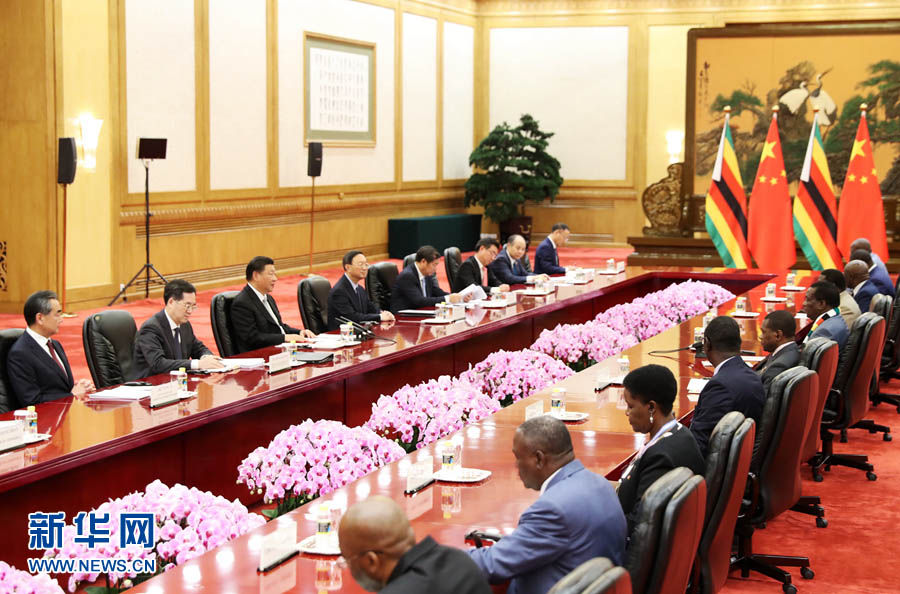 Xi reúne-se com presidente do Zimbábue