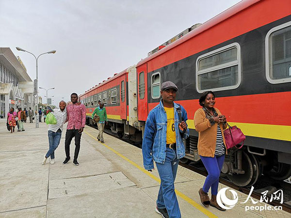 Cintur?o e Rota: Ferrovia de Benguela promove desenvolvimento de Angola