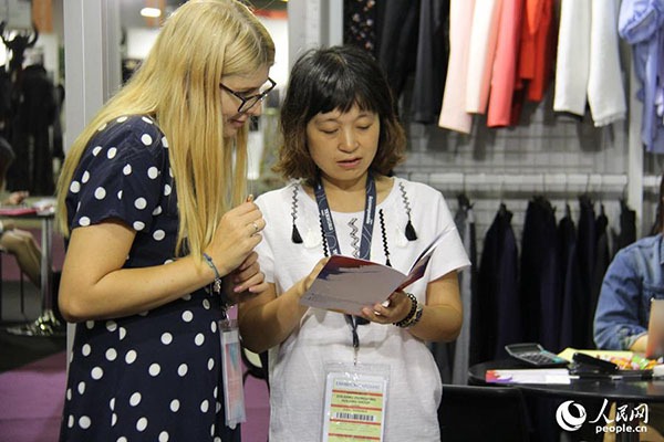 Marcas chinesas atraem aten??o internacional na Feira de Têxtil e Vestuário da China em Paris