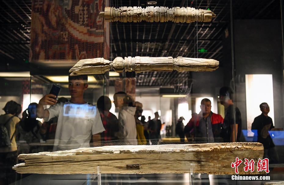 Galeria: Bra?adeira da dinastia Han apresentada ao público