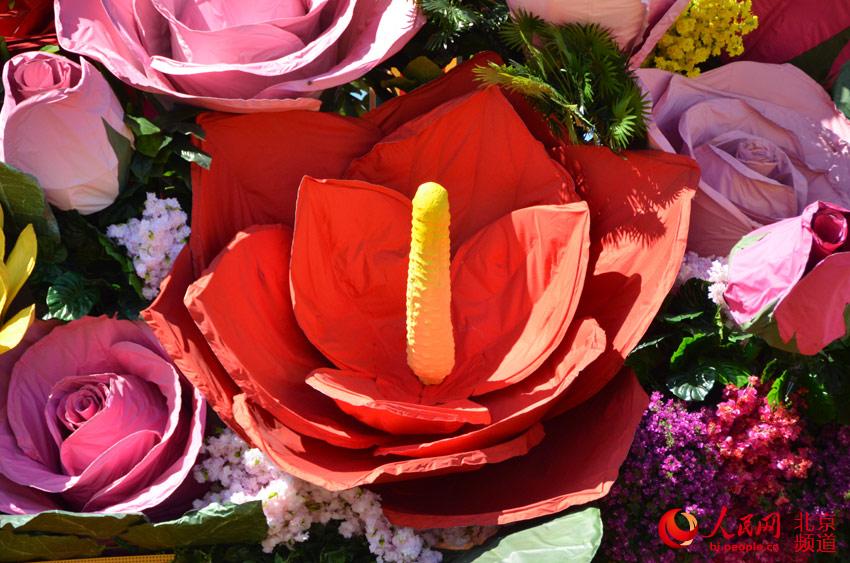 Cesta de flores decora Pra?a de Tiananmen para celebrar o Dia Nacional