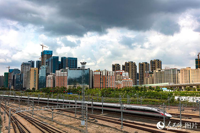 Ferrovia de alta velocidade Guangzhou-Shenzhen-Hong Kong entra em opera??o plena